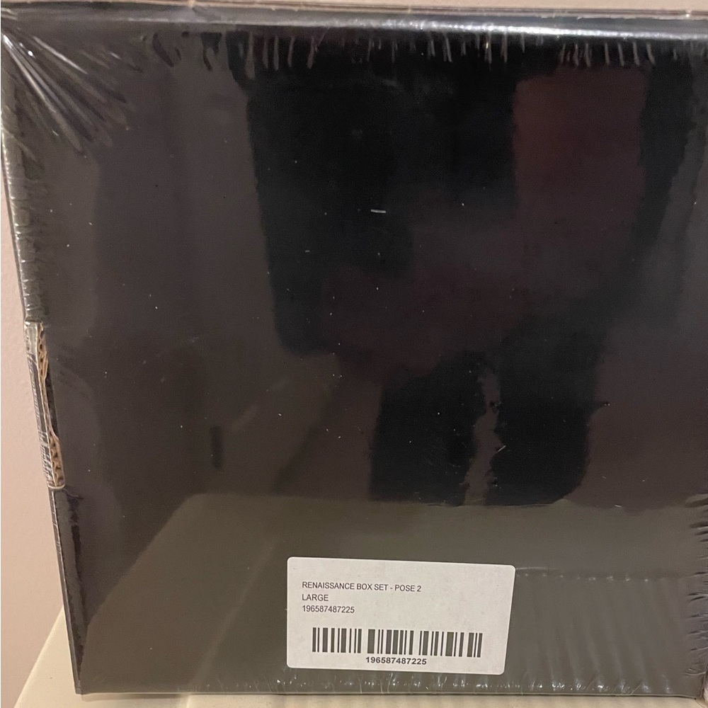 Beyoncé Renaissance Box - Picture 2 of 2
